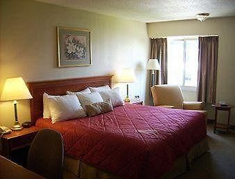 Ramada Burlington Hotel And Conference Center المظهر الخارجي الصورة