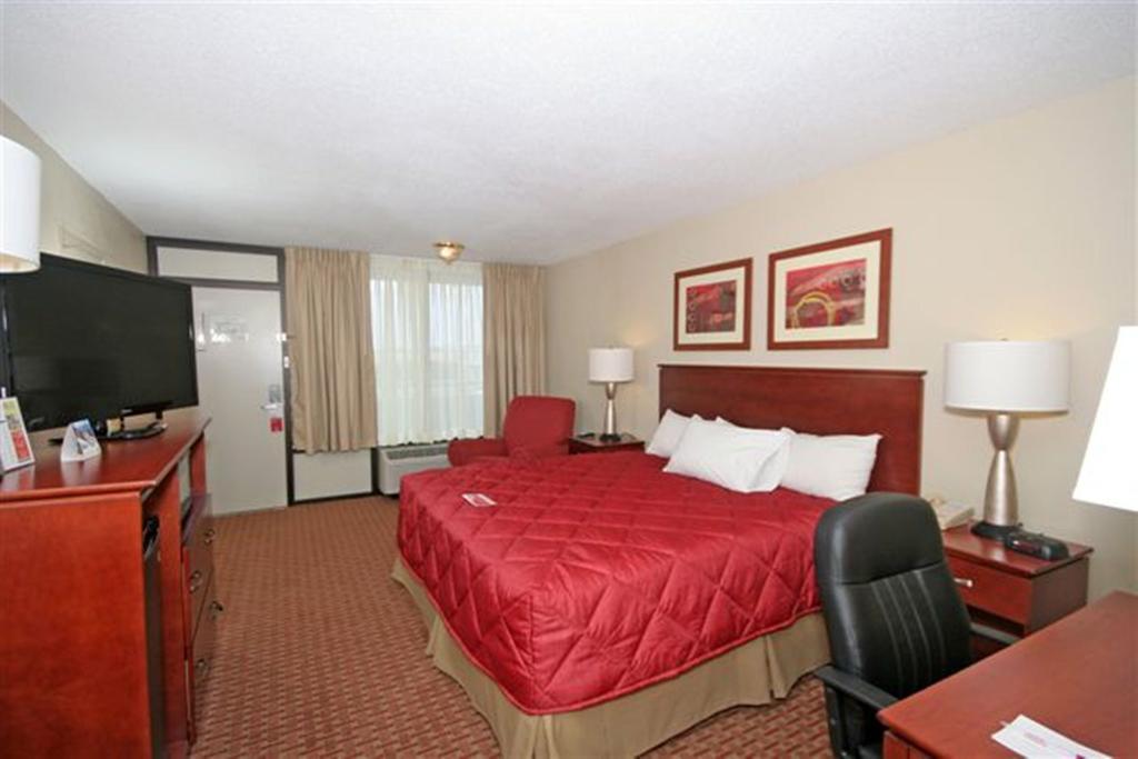 Ramada Burlington Hotel And Conference Center الغرفة الصورة