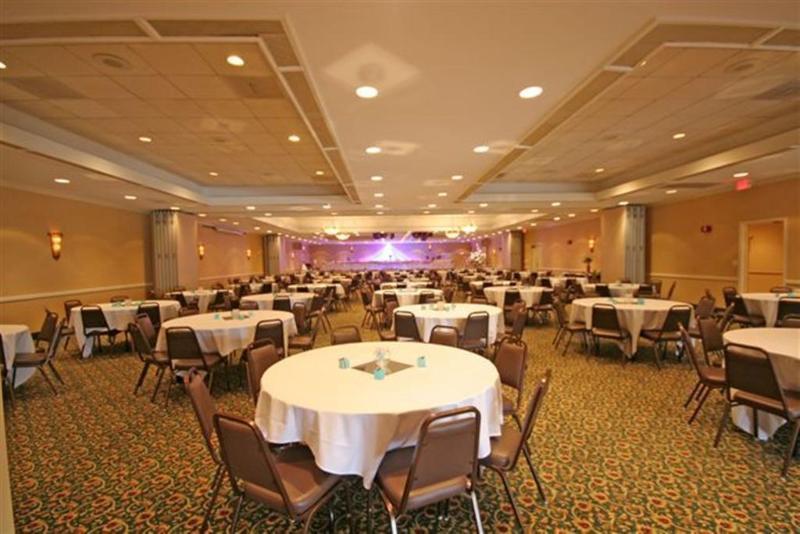 Ramada Burlington Hotel And Conference Center المظهر الخارجي الصورة