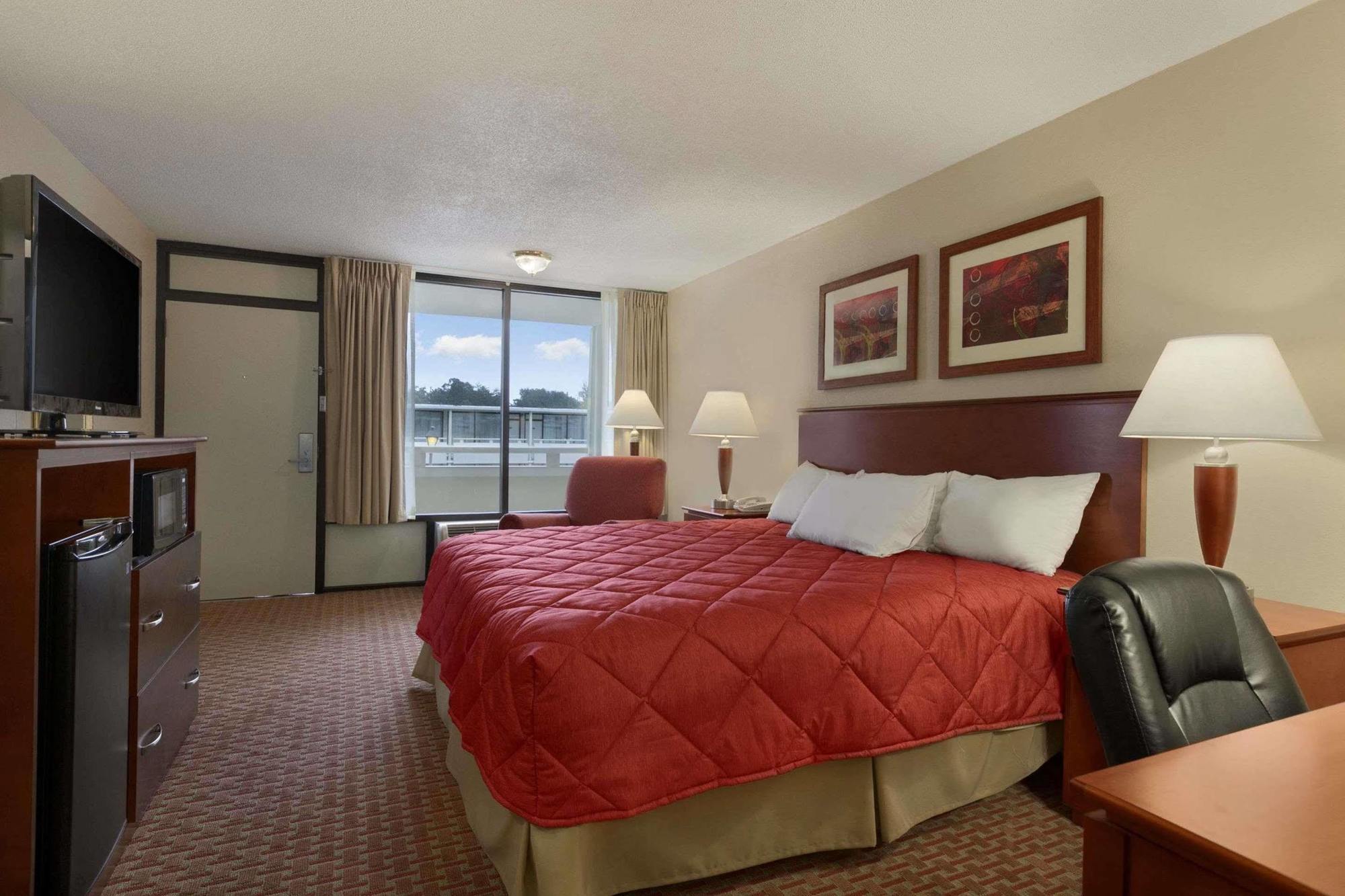 Ramada Burlington Hotel And Conference Center المظهر الخارجي الصورة
