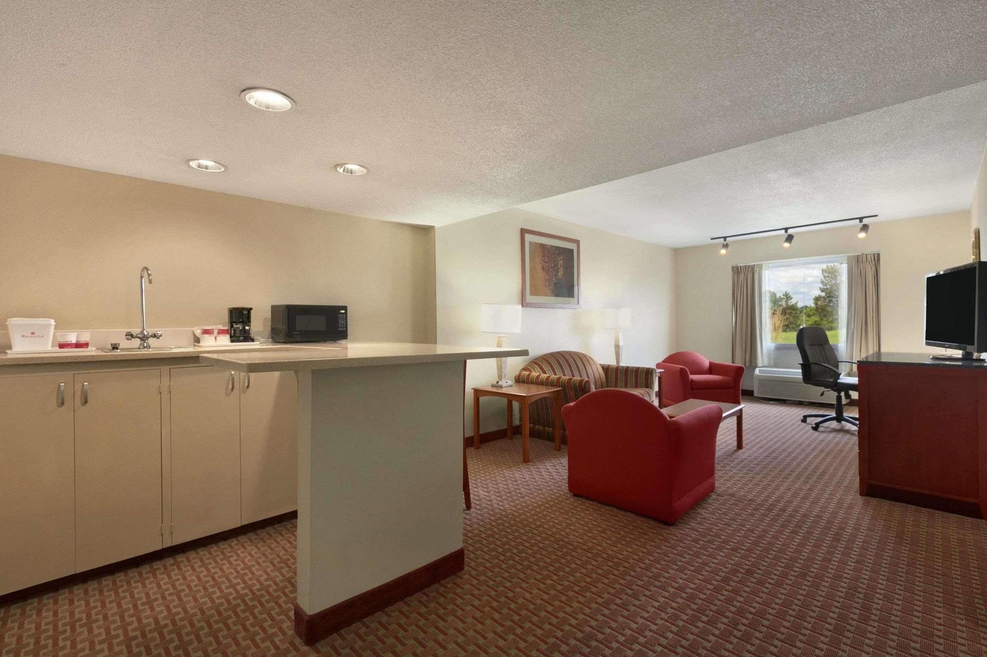Ramada Burlington Hotel And Conference Center المظهر الخارجي الصورة