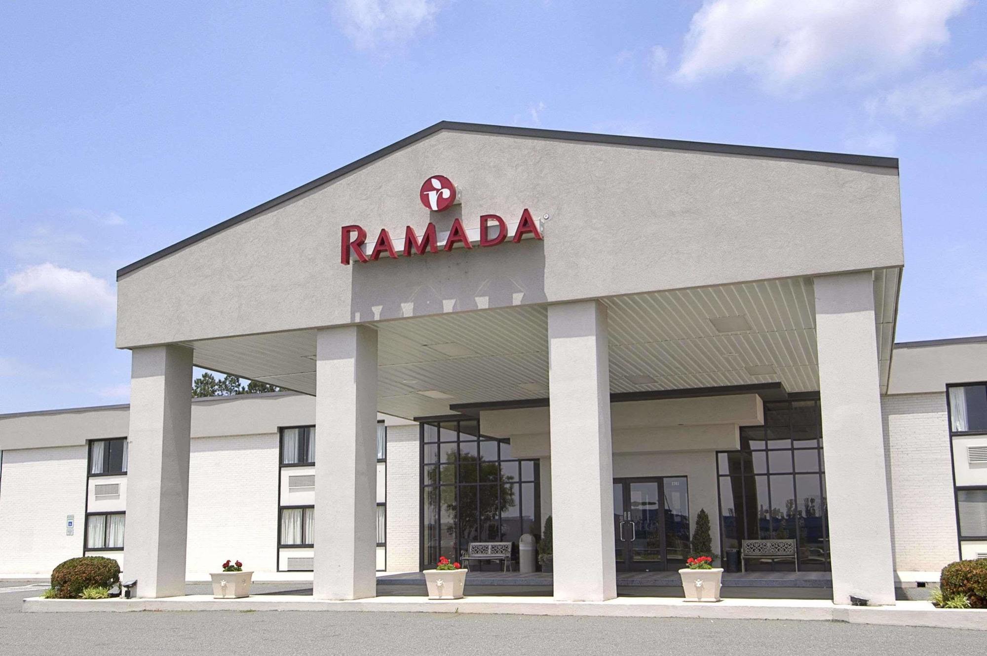 Ramada Burlington Hotel And Conference Center المظهر الخارجي الصورة