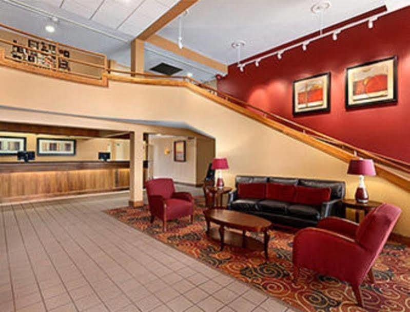 Ramada Burlington Hotel And Conference Center المظهر الخارجي الصورة